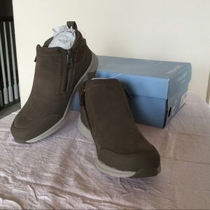 Easy Spirit Shuffle ankle booties. Size 6.5 M